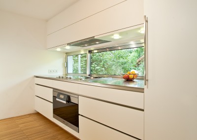 Kitchen in color white