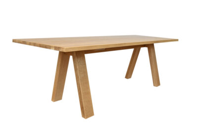 Table in oak