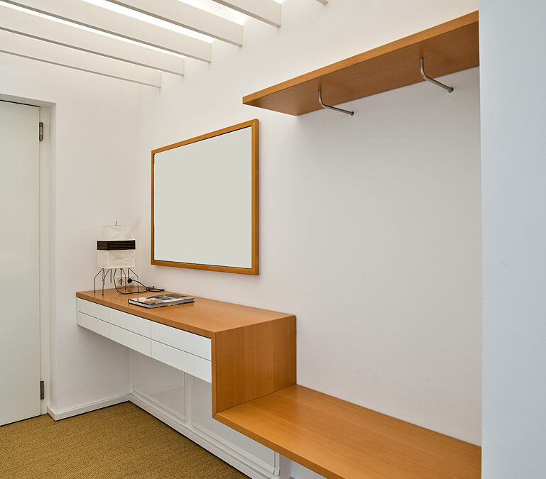 Indirect ceiling lighting